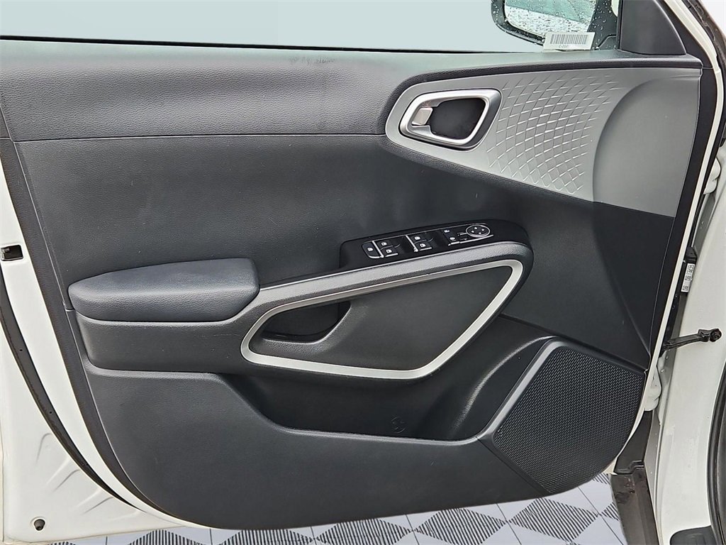 Used 2024 Kia Soul LX w/ Option Group 015 image 10