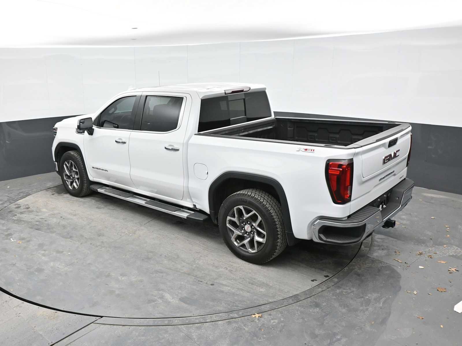 Used 2023 GMC Sierra 1500 SLT w/ SLT Premium Package AWD/4WD image 12