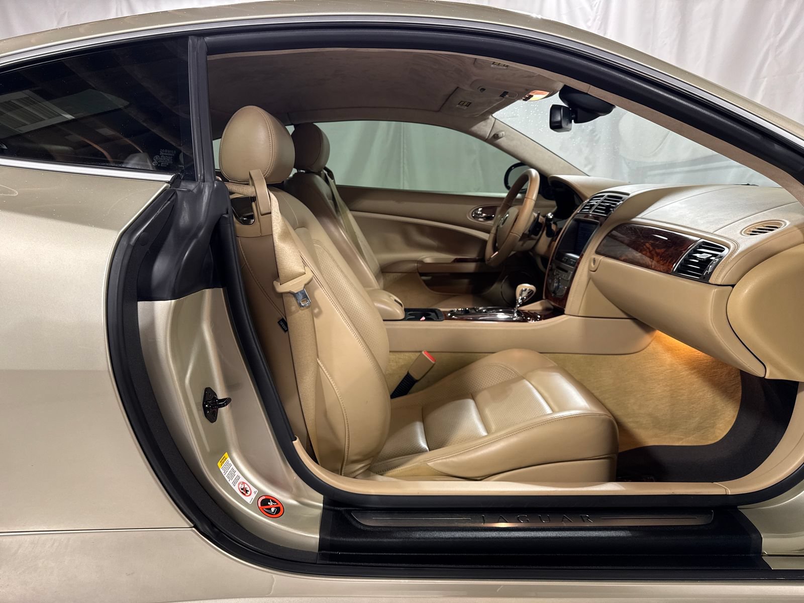 Used 2008 Jaguar XKR R RWD image 15