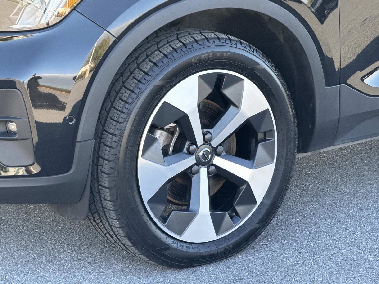 Used 2024 Volvo XC40 B5 Plus image 30