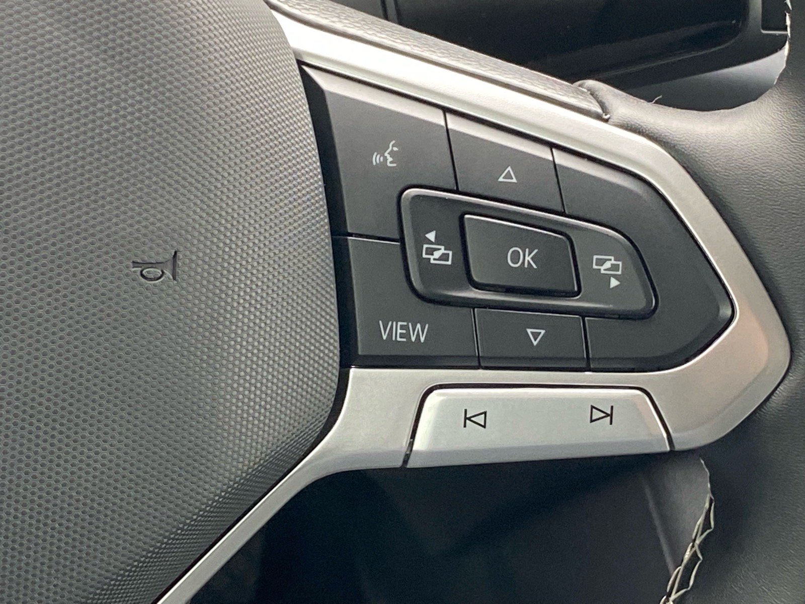 Certified 2026 Volkswagen Tiguan SE AWD/4WD image 8