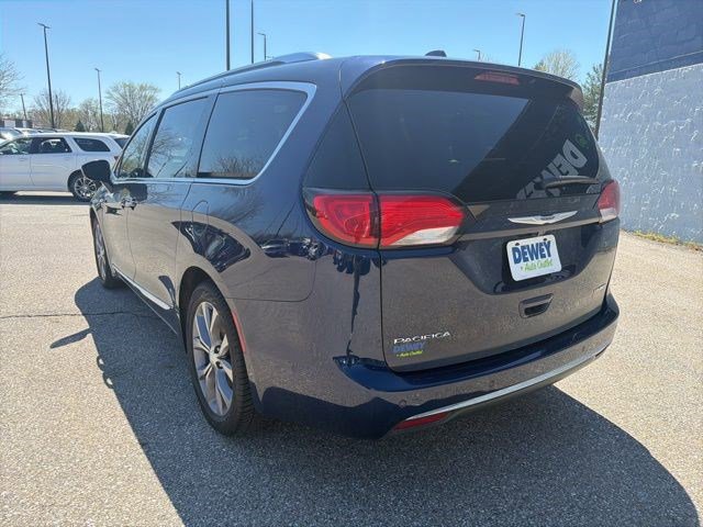 Used 2019 Chrysler Pacifica Limited w/ Tire & Wheel Group FWD image 3