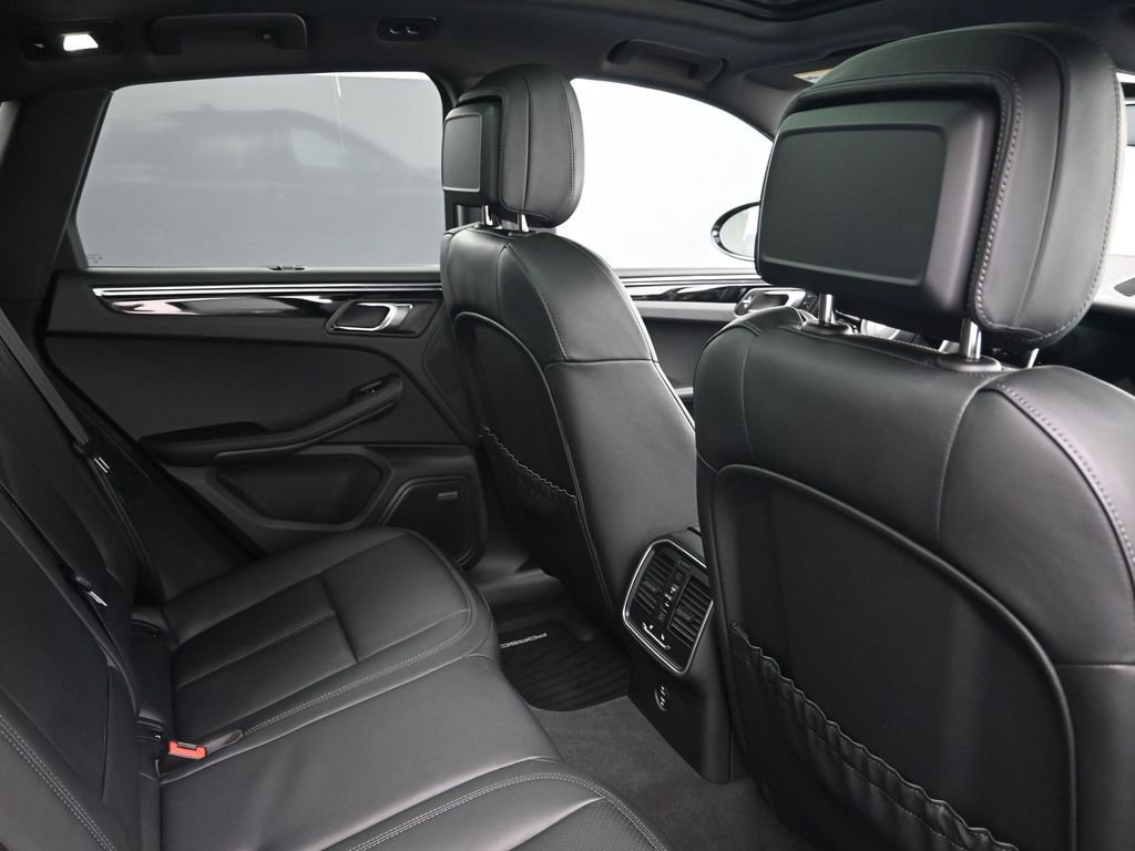 Certified 2026 Porsche Macan AWD/4WD image 7