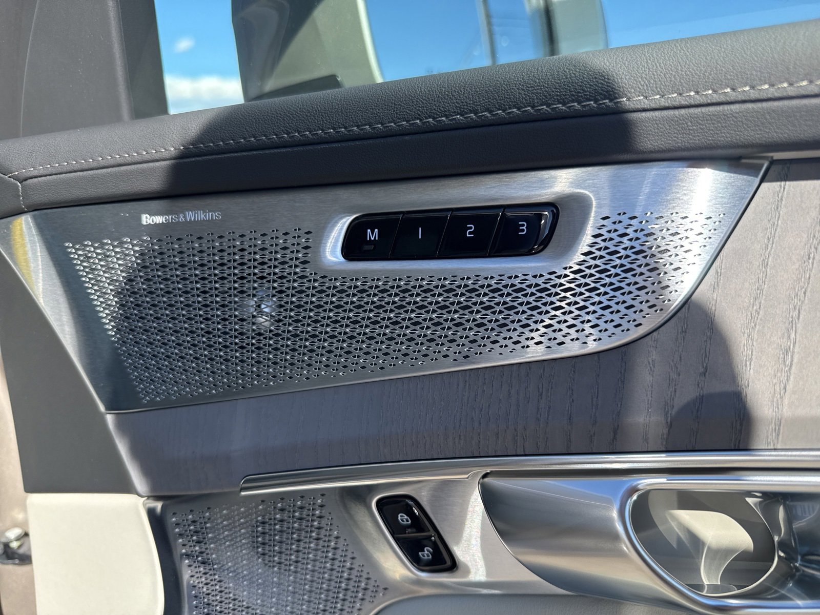 New 2026 Volvo XC90 T8 Ultra image 16