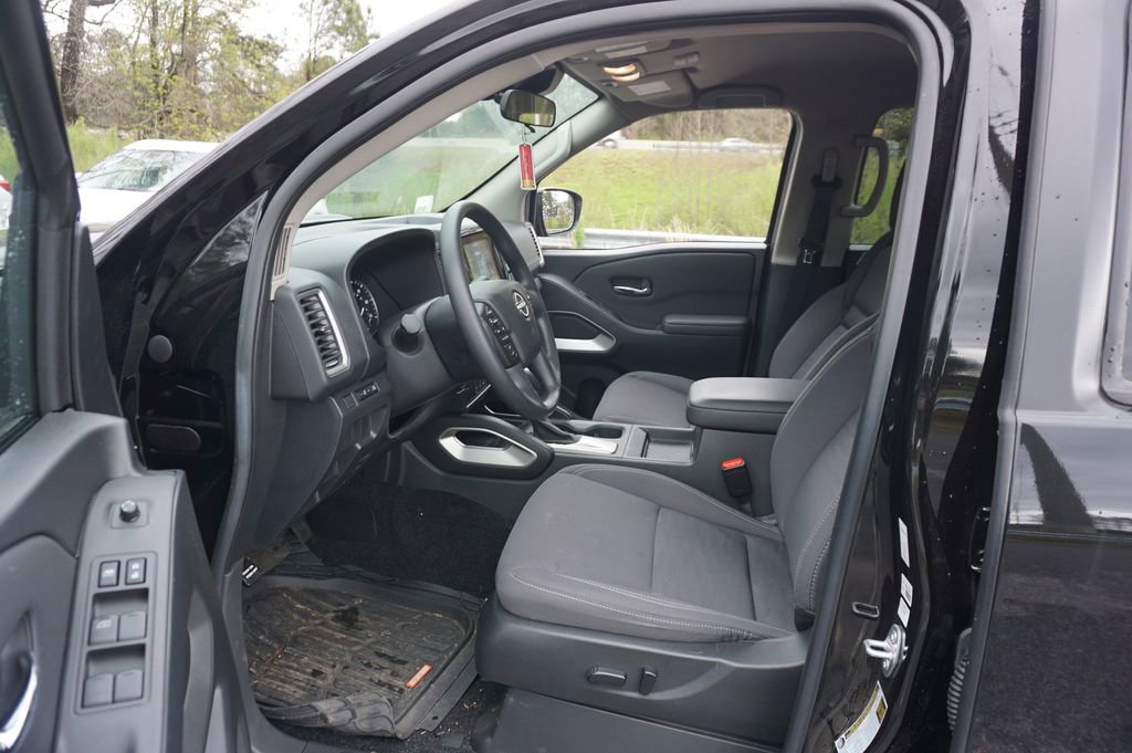 Used 2024 Nissan Frontier SV w/ Technology Package image 2