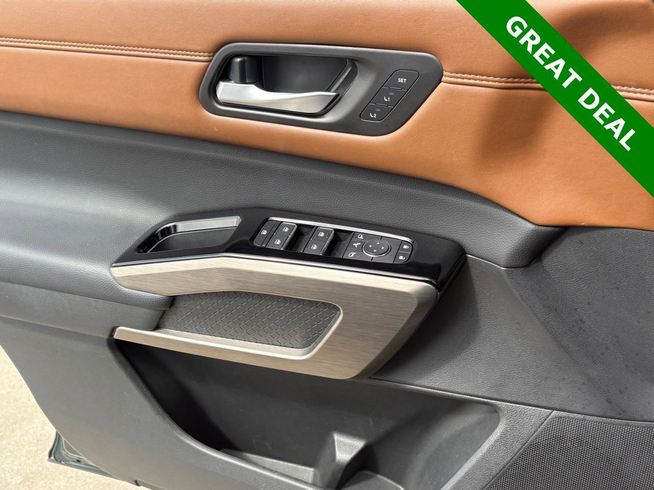 Used 2024 Nissan Pathfinder Platinum w/ Cargo Package image 29