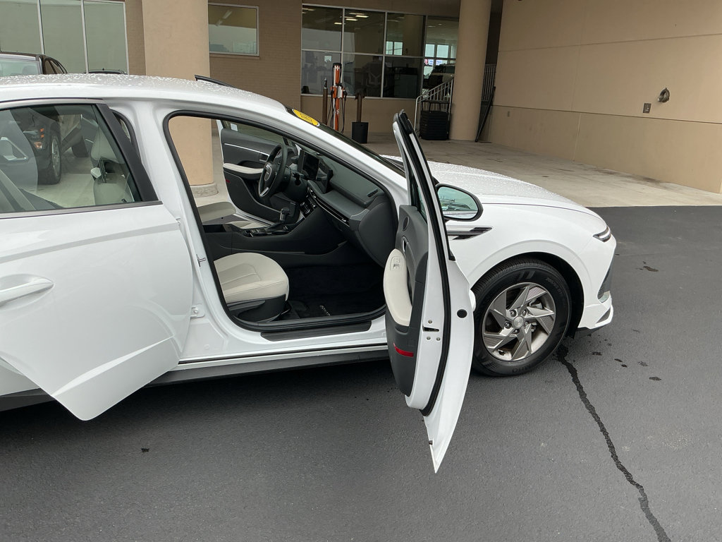 Certified 2025 Hyundai Sonata SE image 13