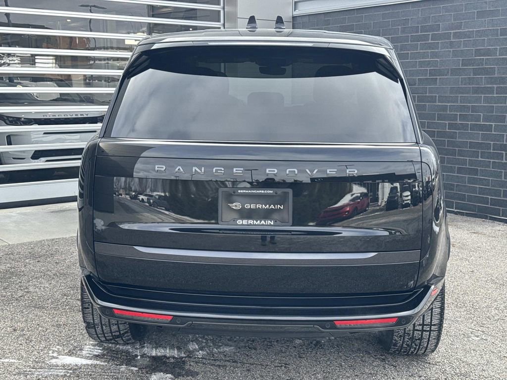 Certified 2025 Land Rover Range Rover SE image 5