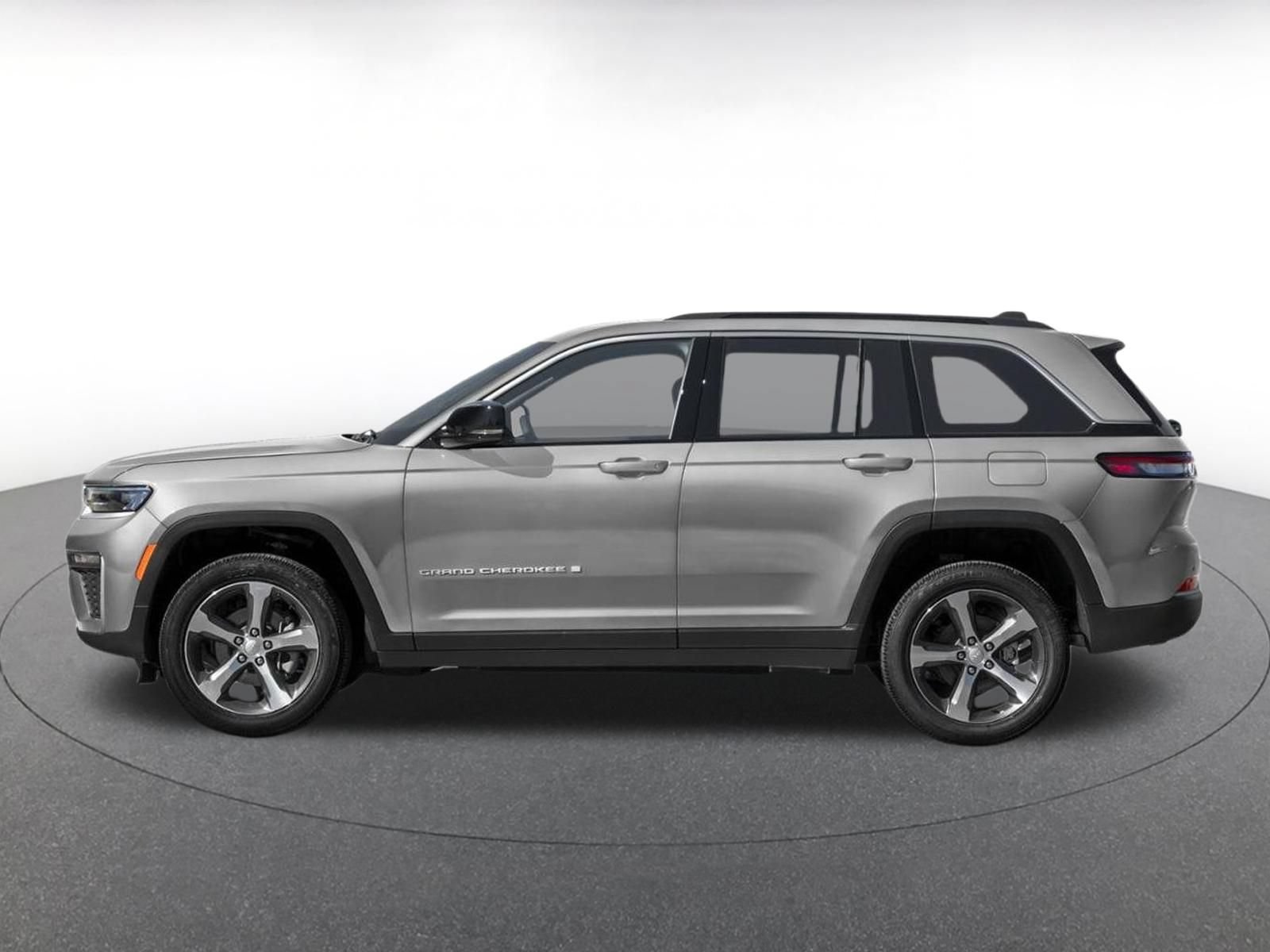 Used 2026 Jeep Grand Cherokee Limited AWD/4WD image 3