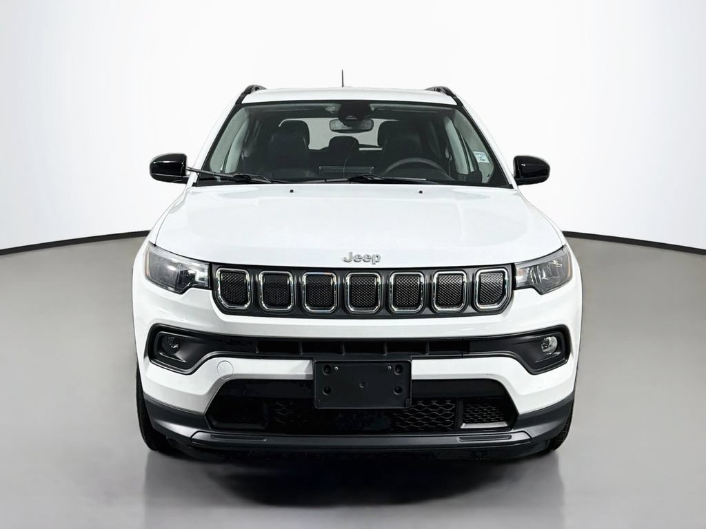 Used 2022 Jeep Compass Latitude FWD image 2