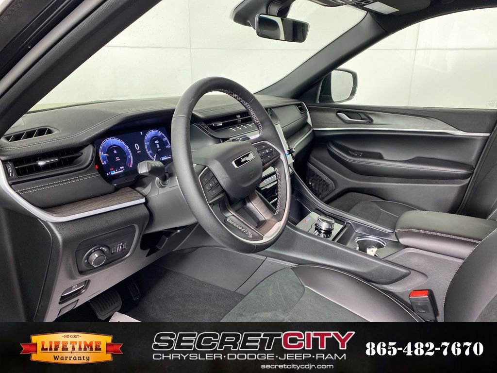 New 2026 Jeep Grand Cherokee Altitude image 11