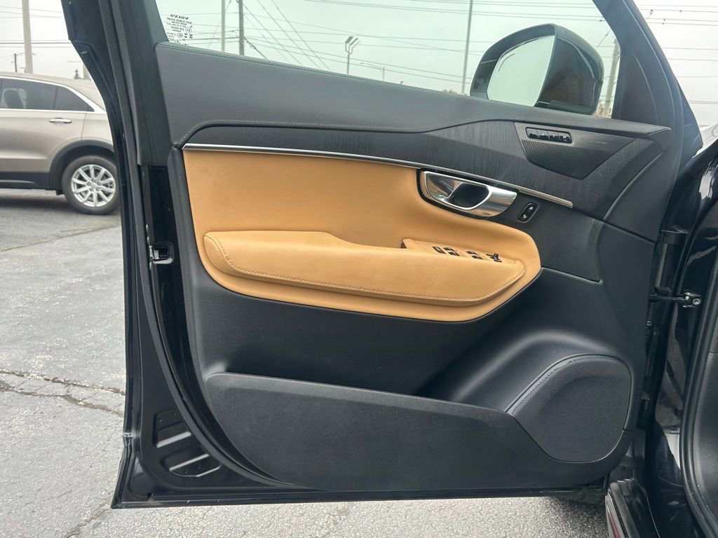 Used 2023 Volvo XC90 B6 Ultimate w/ Protection Package Premier image 10