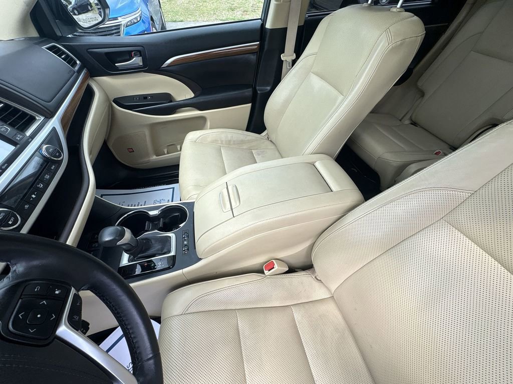 Used 2019 Toyota Highlander Limited image 22