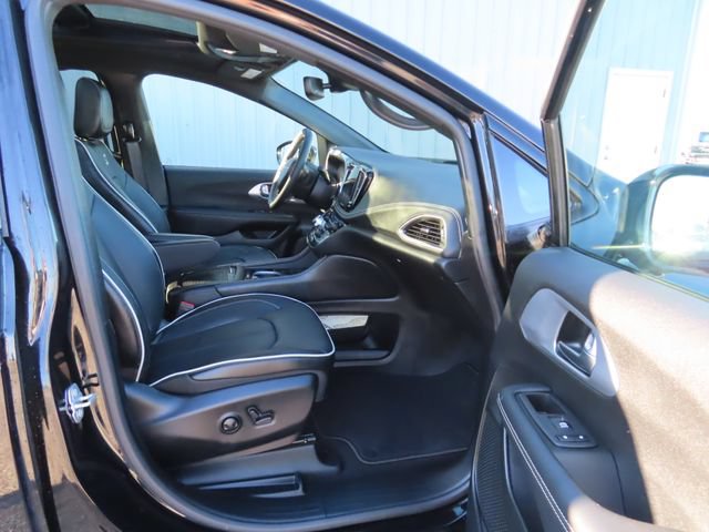 Used 2026 Chrysler Pacifica Limited w/ S Appearance Package AWD/4WD image 25