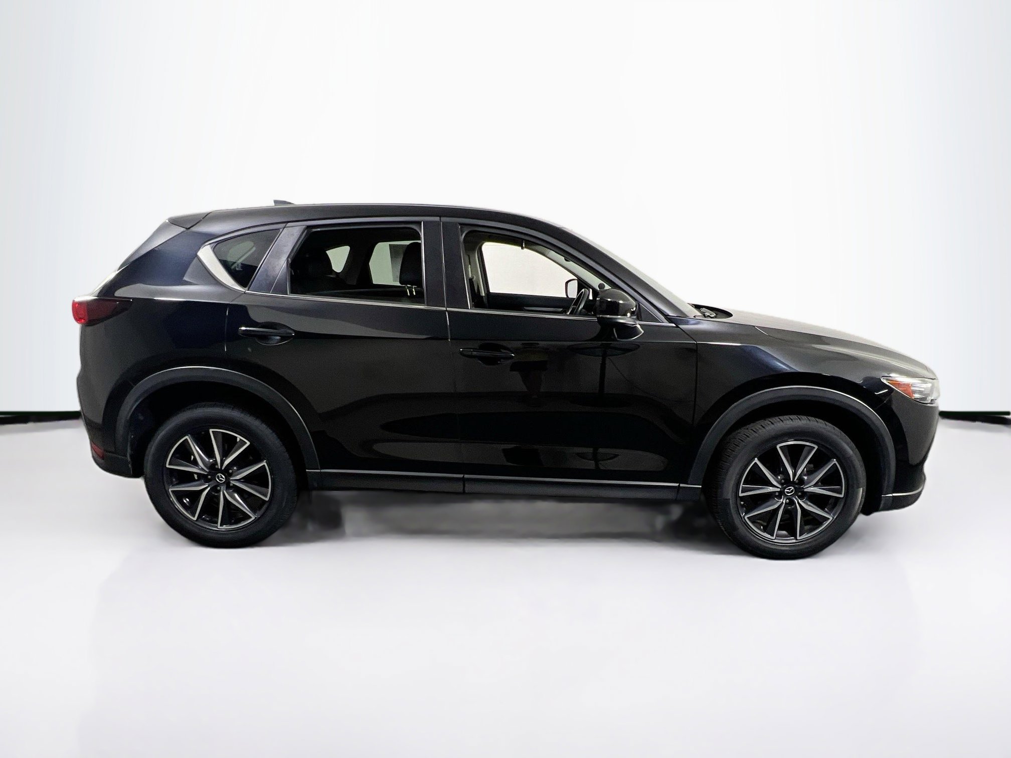 Used 2018 MAZDA CX-5 Touring w/ Preferred Equipment Package AWD/4WD image 4