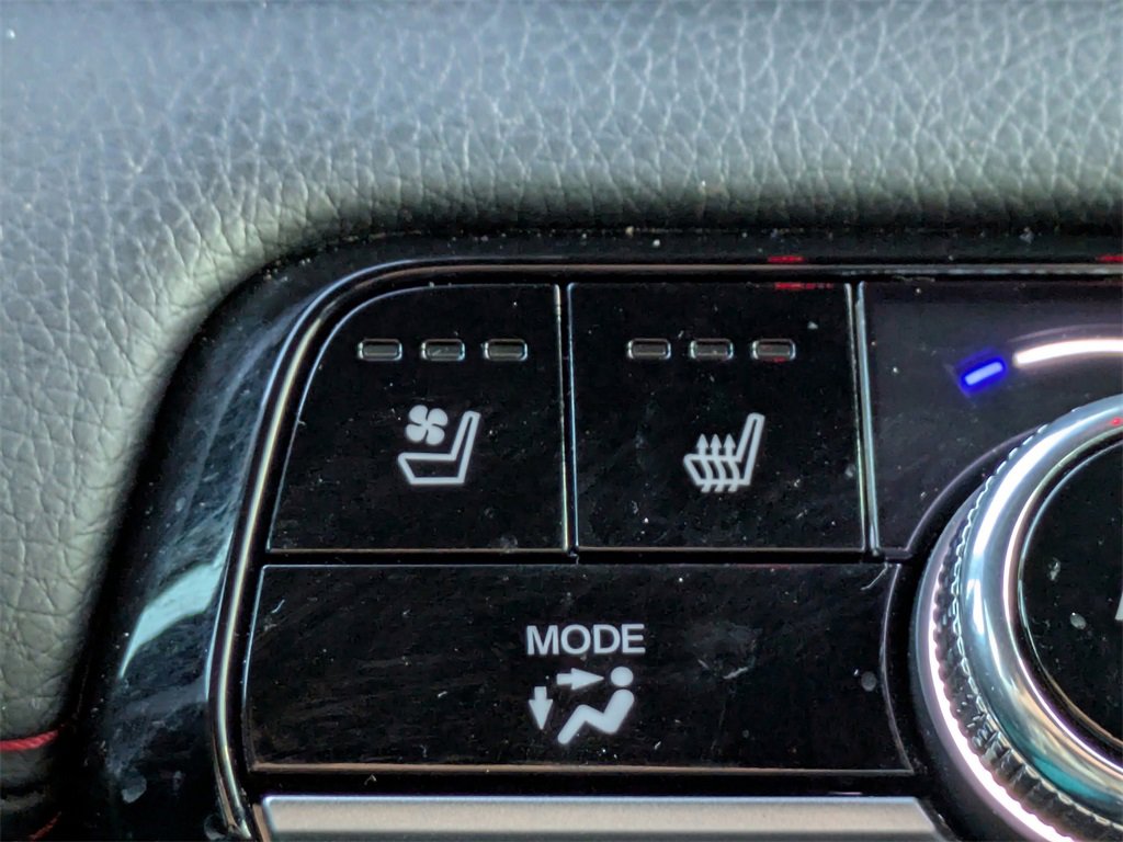 Used 2025 Honda Pilot Black Edition image 25