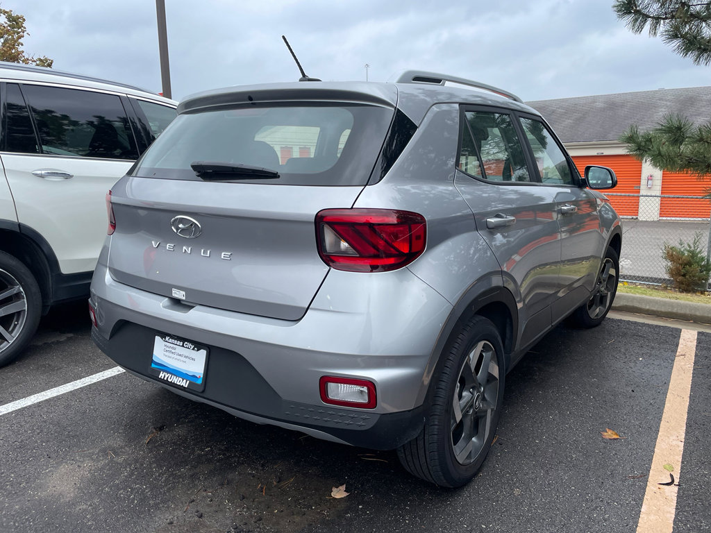 Used 2025 Hyundai Venue SEL image 4