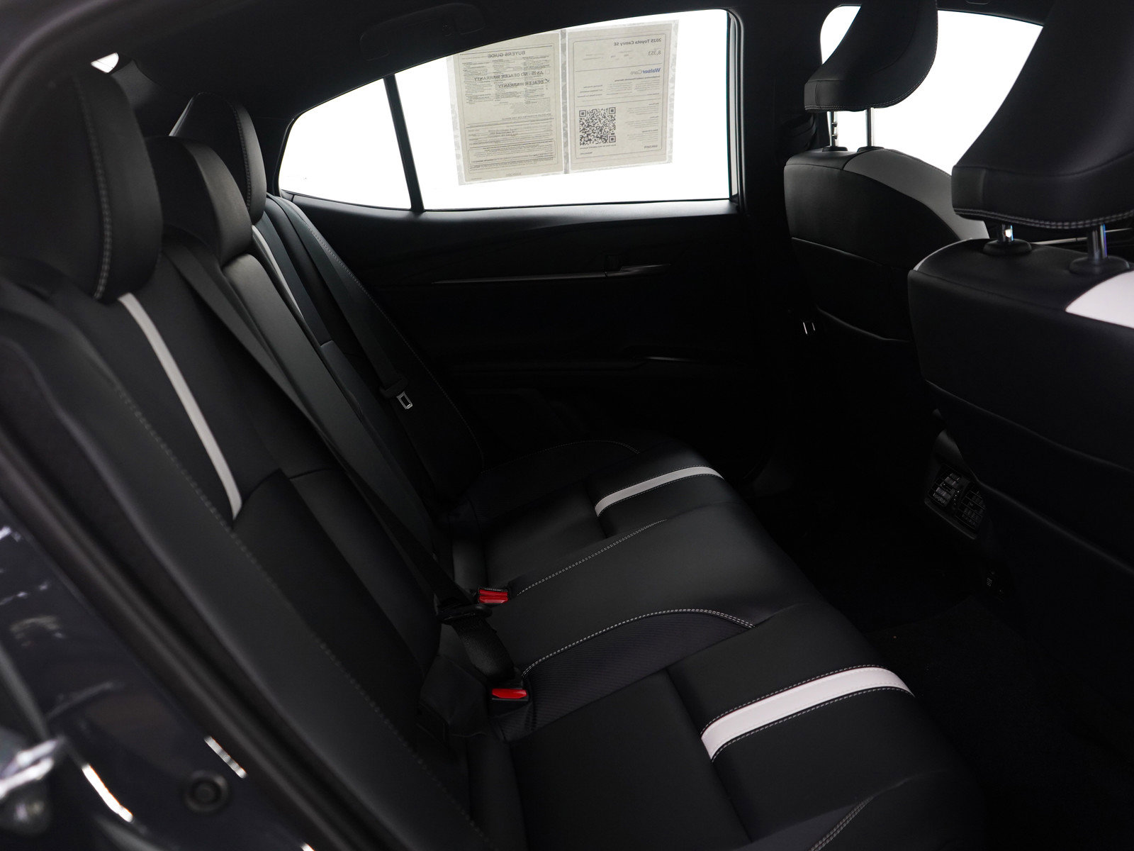 Used 2025 Toyota Camry SE image 12