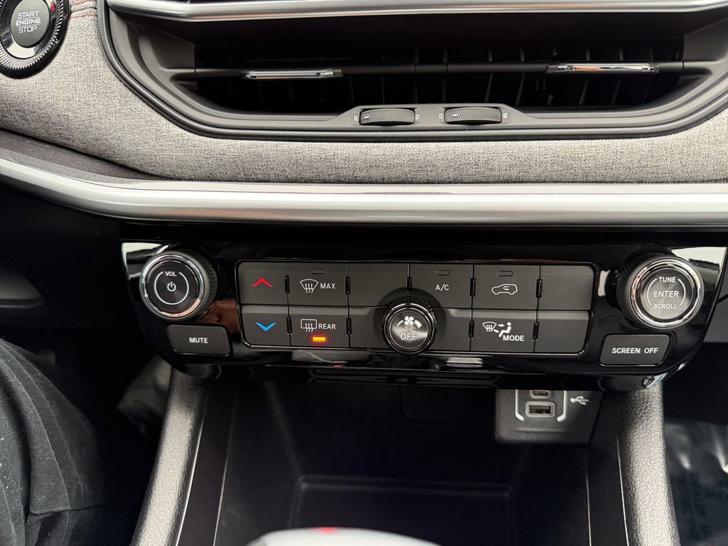 Used 2022 Jeep Compass Latitude image 19