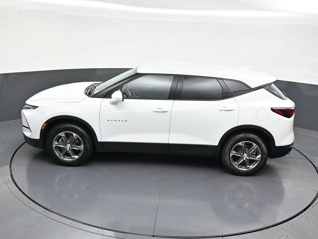 Used 2024 Chevrolet Blazer LT FWD image 21