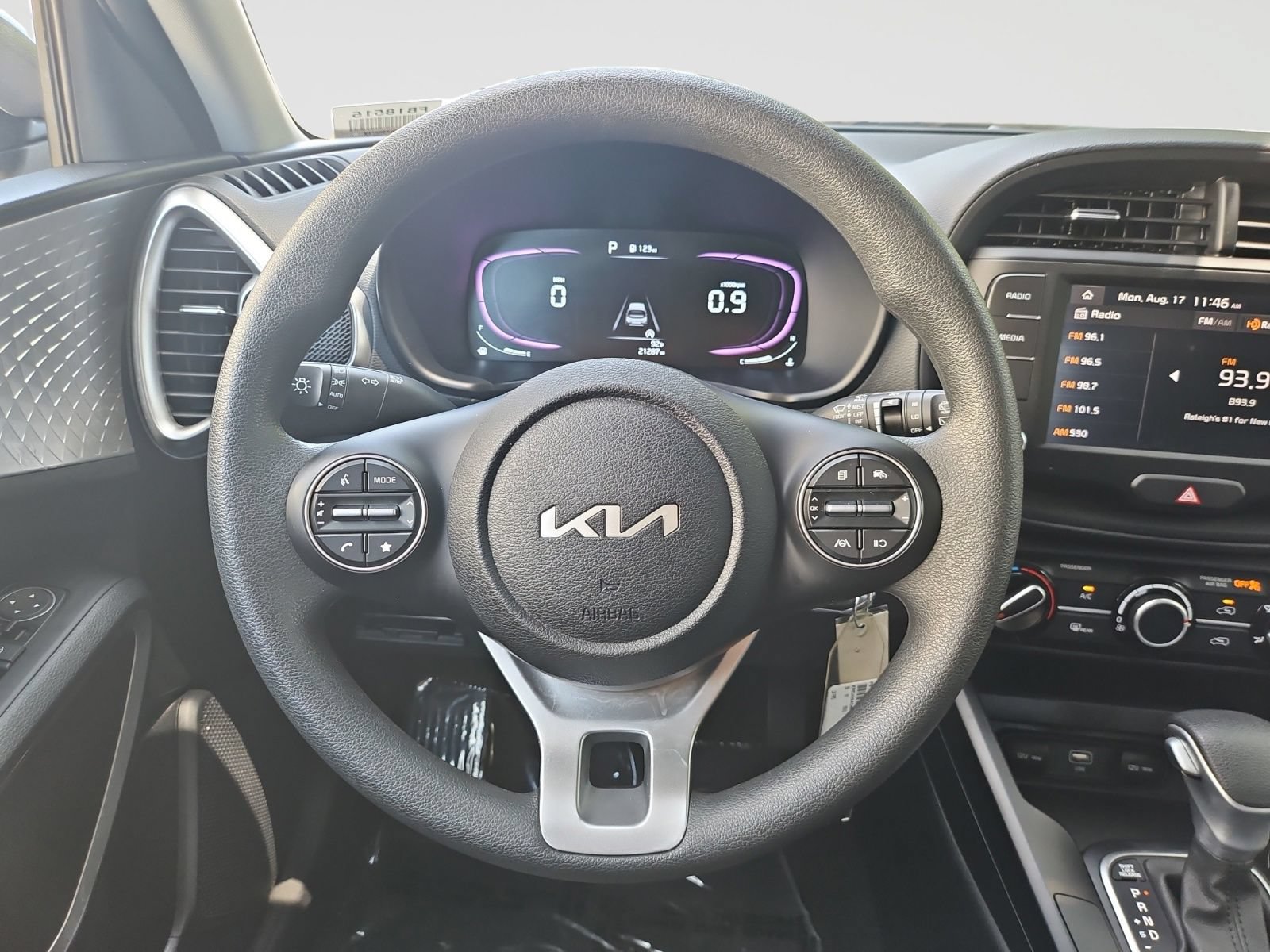 Used 2025 Kia Soul LX w/ LX Technology Package FWD image 44