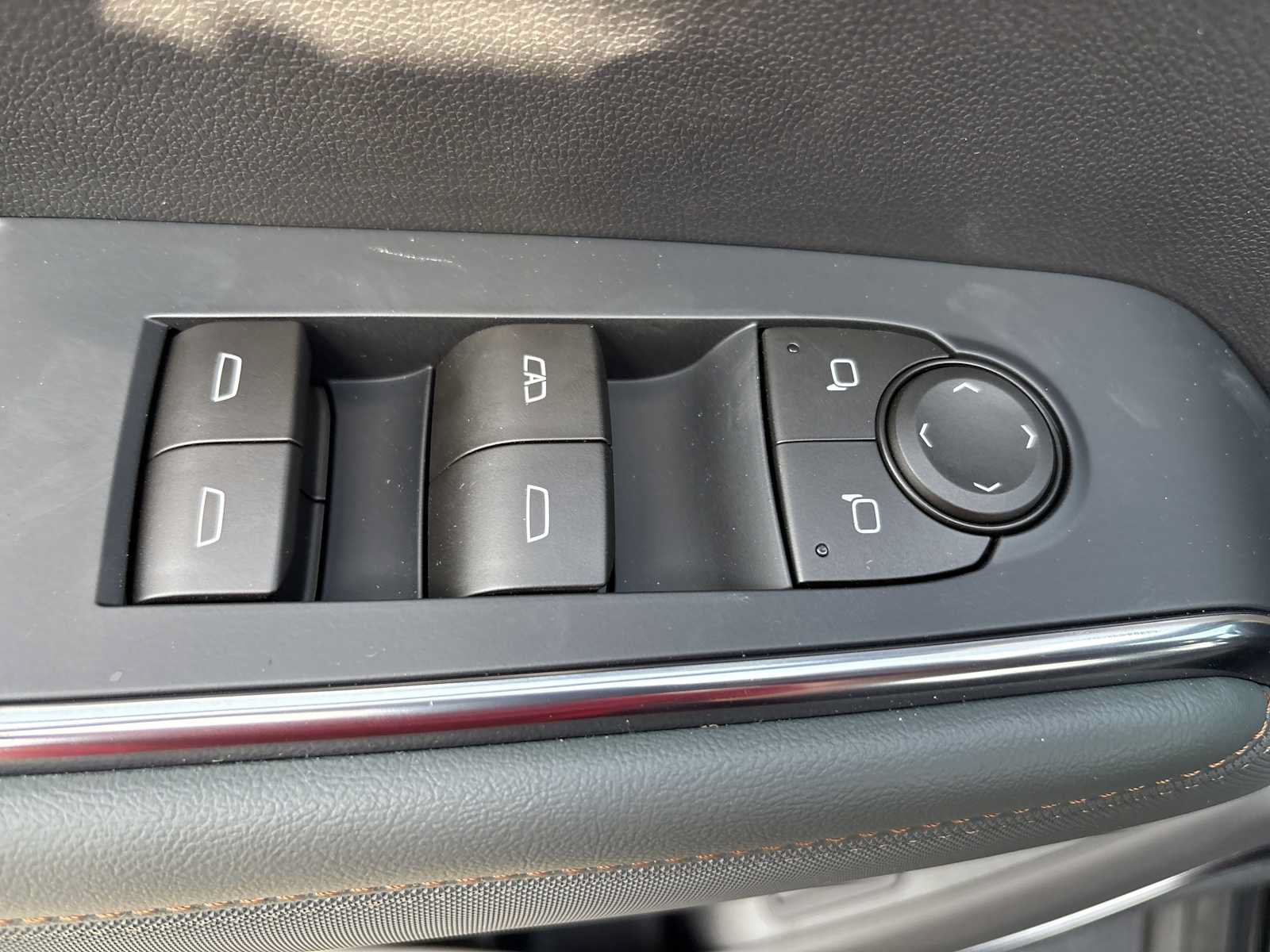 New 2026 GMC Acadia AT4 w/ Luxury Package AWD/4WD image 17