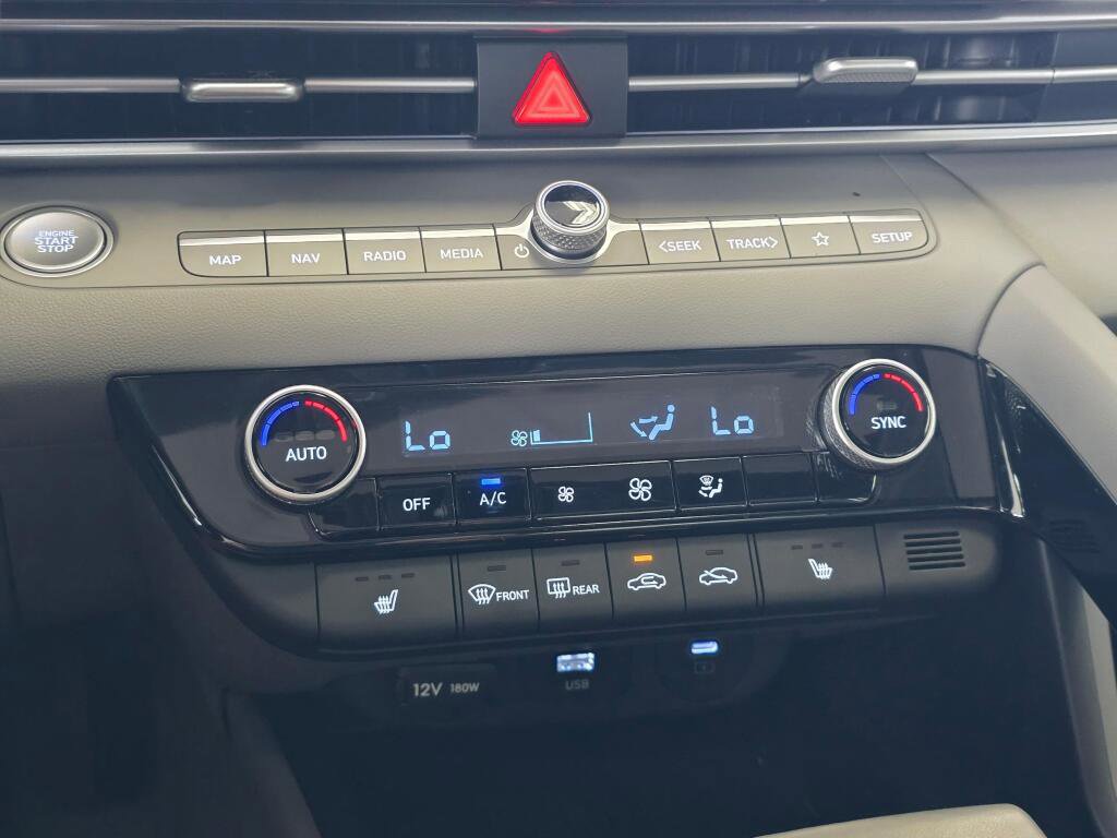Used 2025 Hyundai Elantra SEL FWD image 31