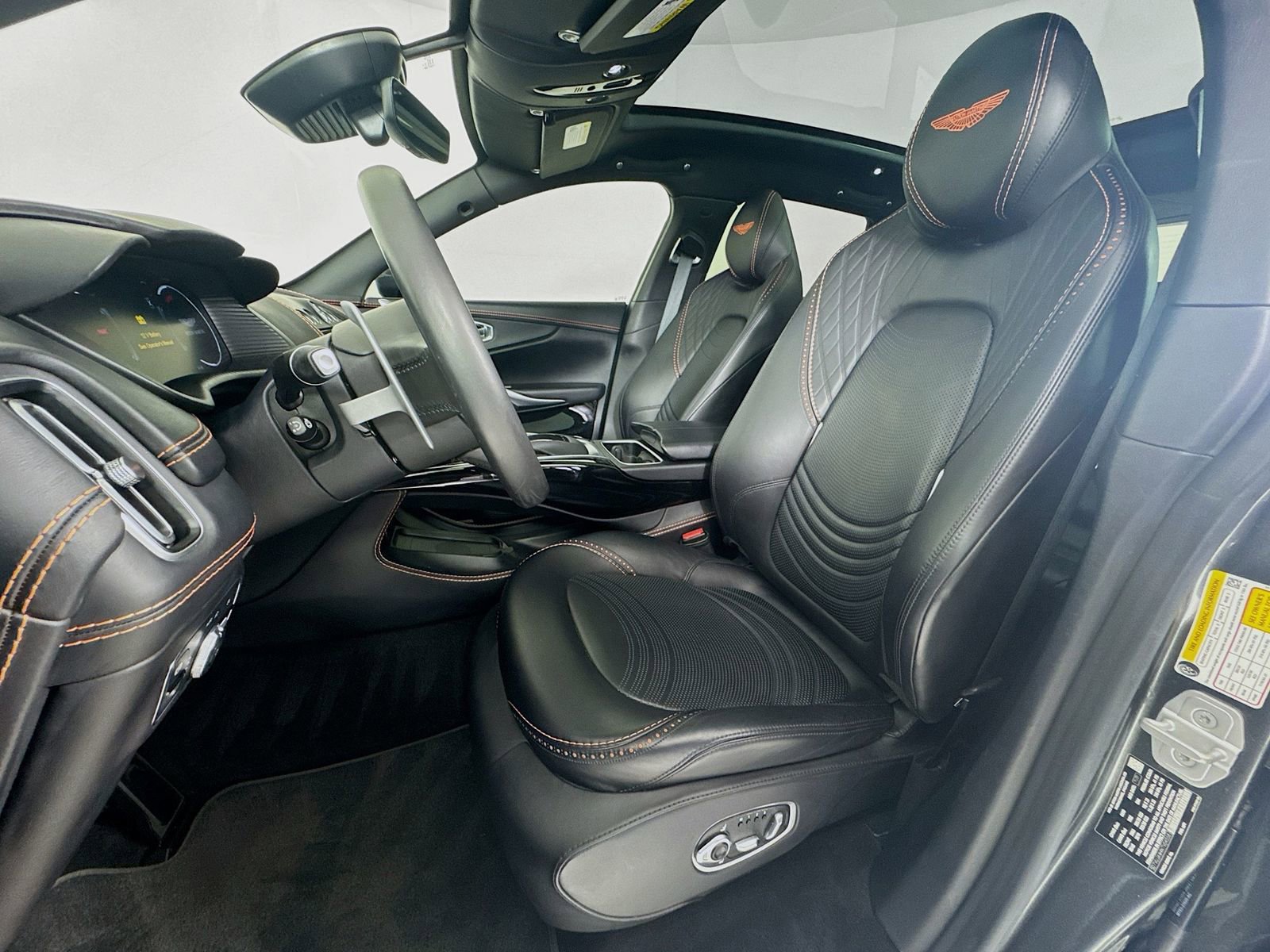 Used 2022 Aston Martin DBX image 19