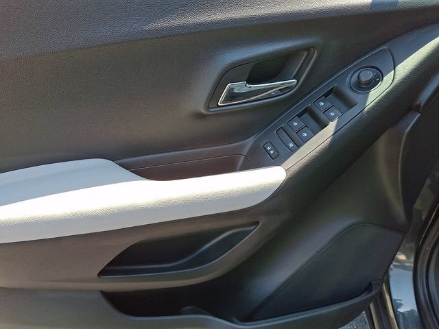 Used 2019 Chevrolet Trax LS w/ Tint and Cruise Package AWD/4WD image 13
