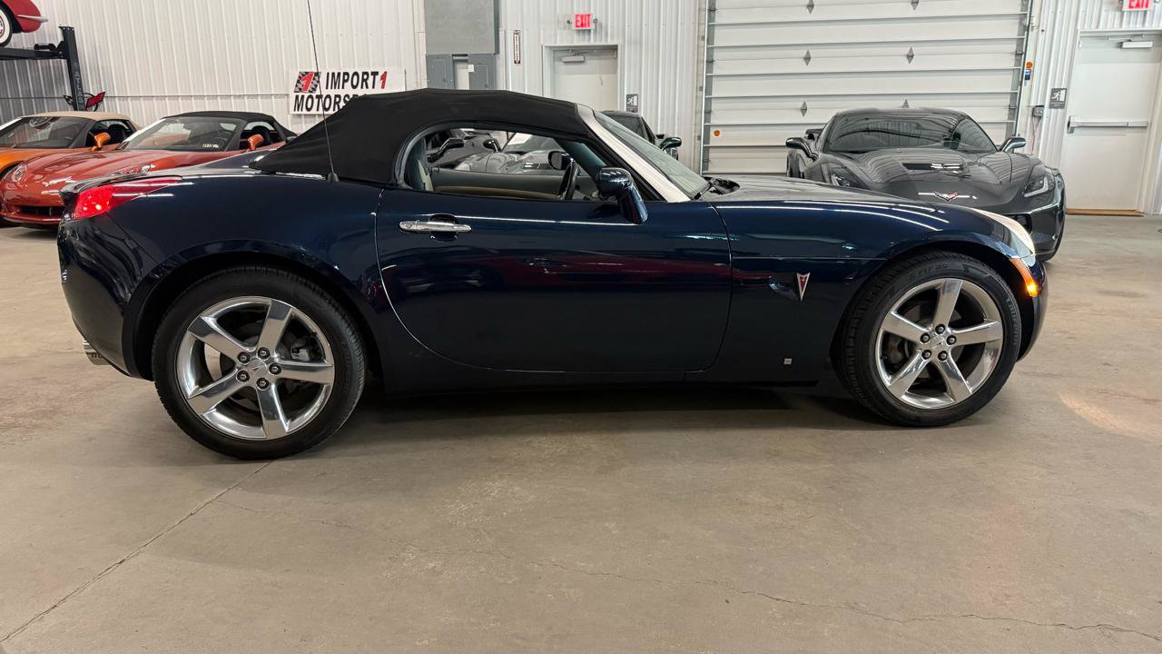 Used 2006 Pontiac Solstice Convertible w/ Premium Package RWD image 16
