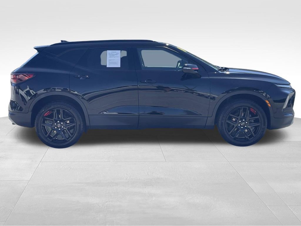 Used 2024 Chevrolet Blazer LT w/ Redline Edition FWD image 2