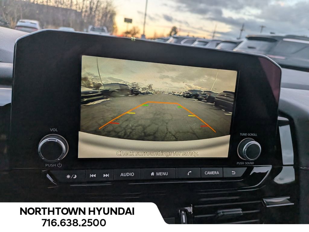 Used 2025 Nissan Pathfinder SV image 22