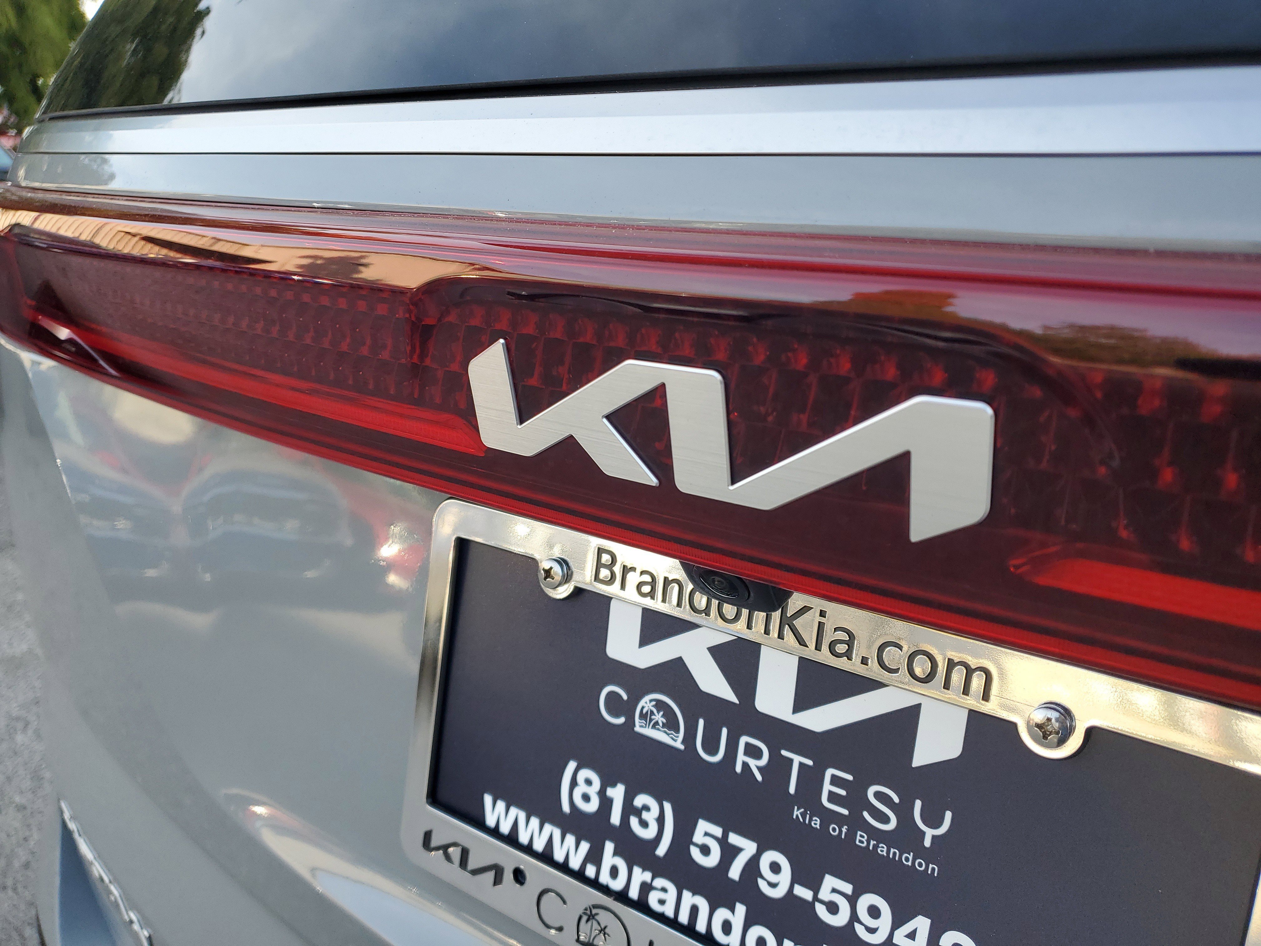 Certified 2023 Kia Carnival SX Prestige image 7