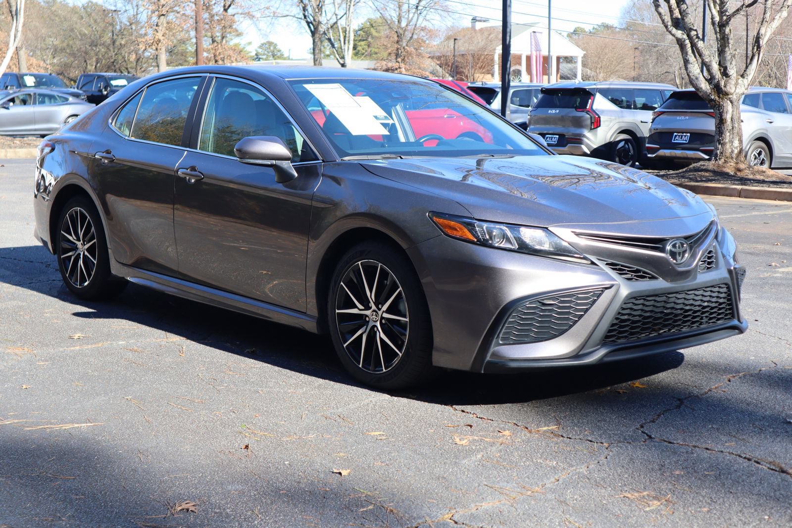 Used 2024 Toyota Camry SE FWD image 4
