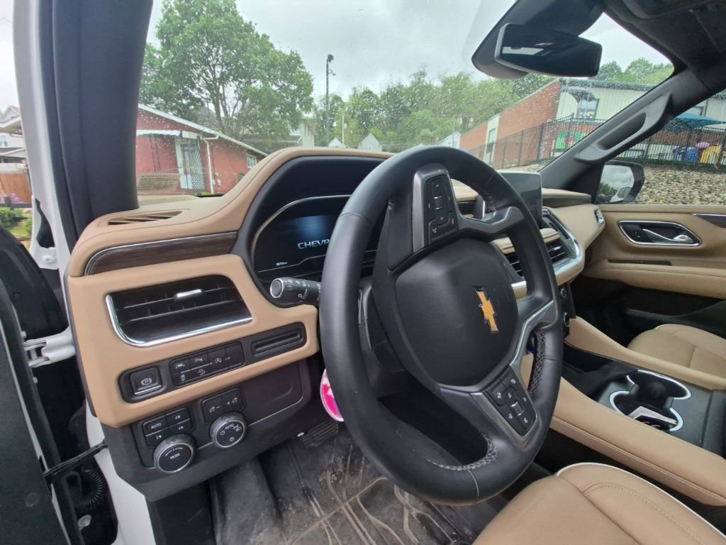 Used 2023 Chevrolet Tahoe Premier AWD/4WD image 9