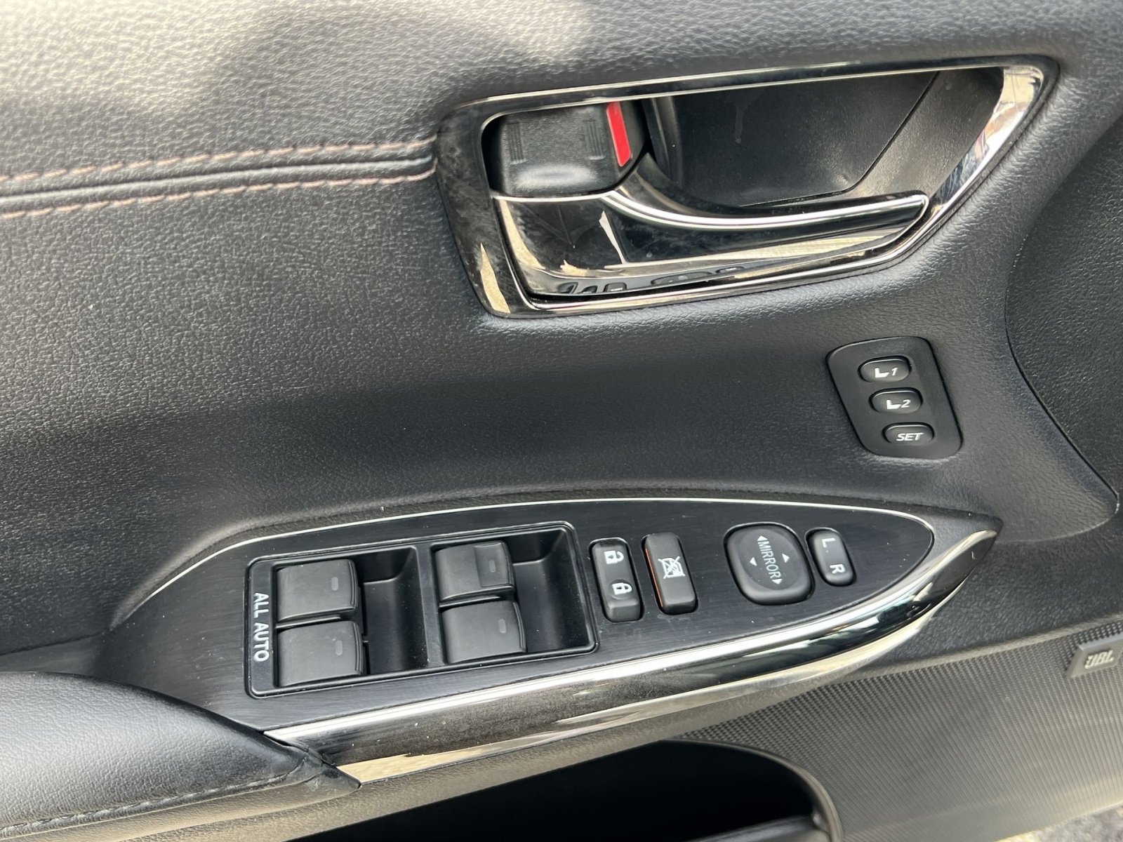 Used 2017 Toyota Avalon Limited w/ Carpet Mat Package image 13