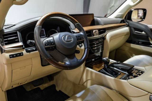 Used 2018 Lexus LX 570 4WD w/ Luxury Package image 3