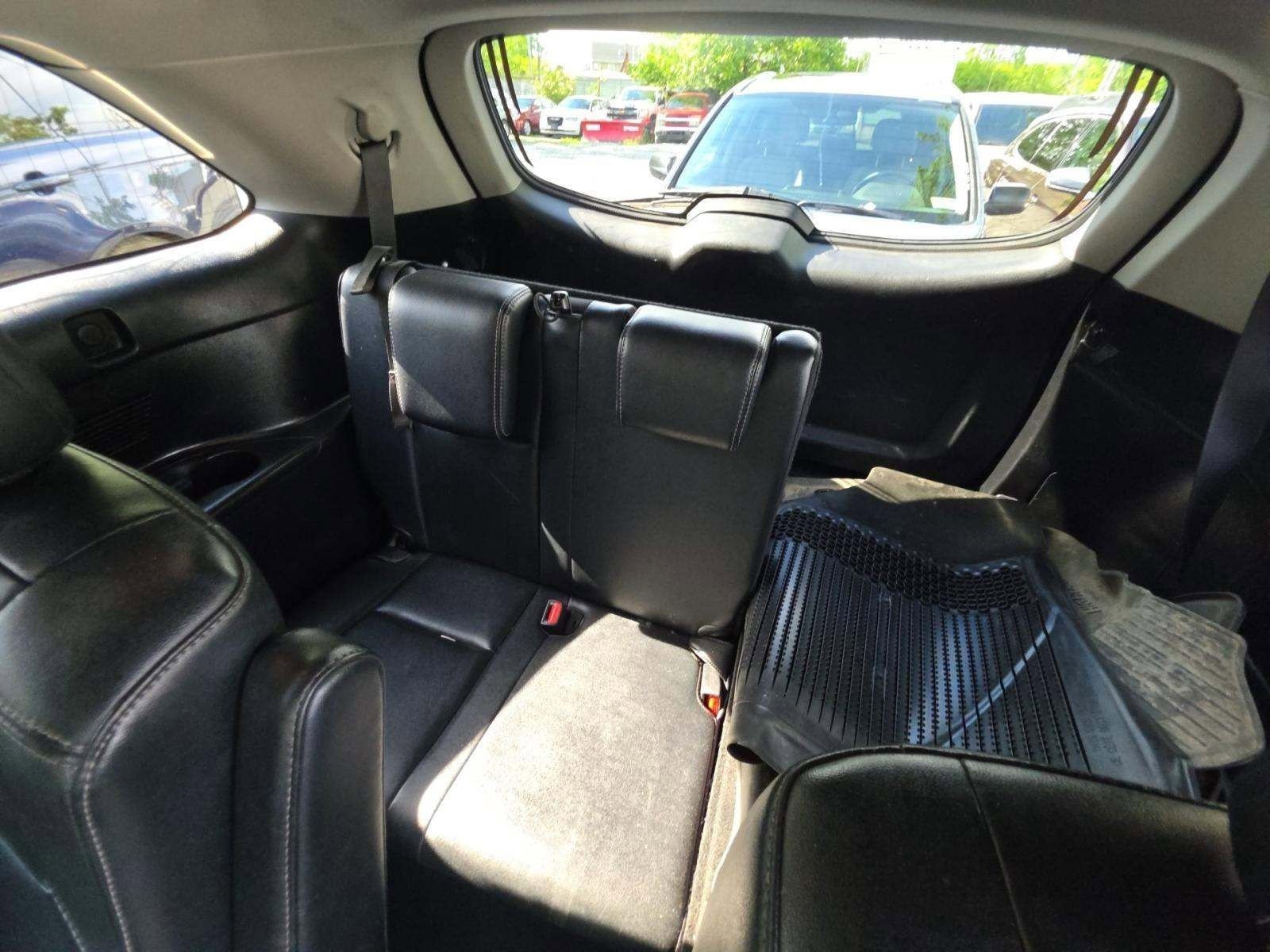 Used 2018 Toyota Highlander SE w/ Carpet Mat Package (TMS) AWD/4WD image 11
