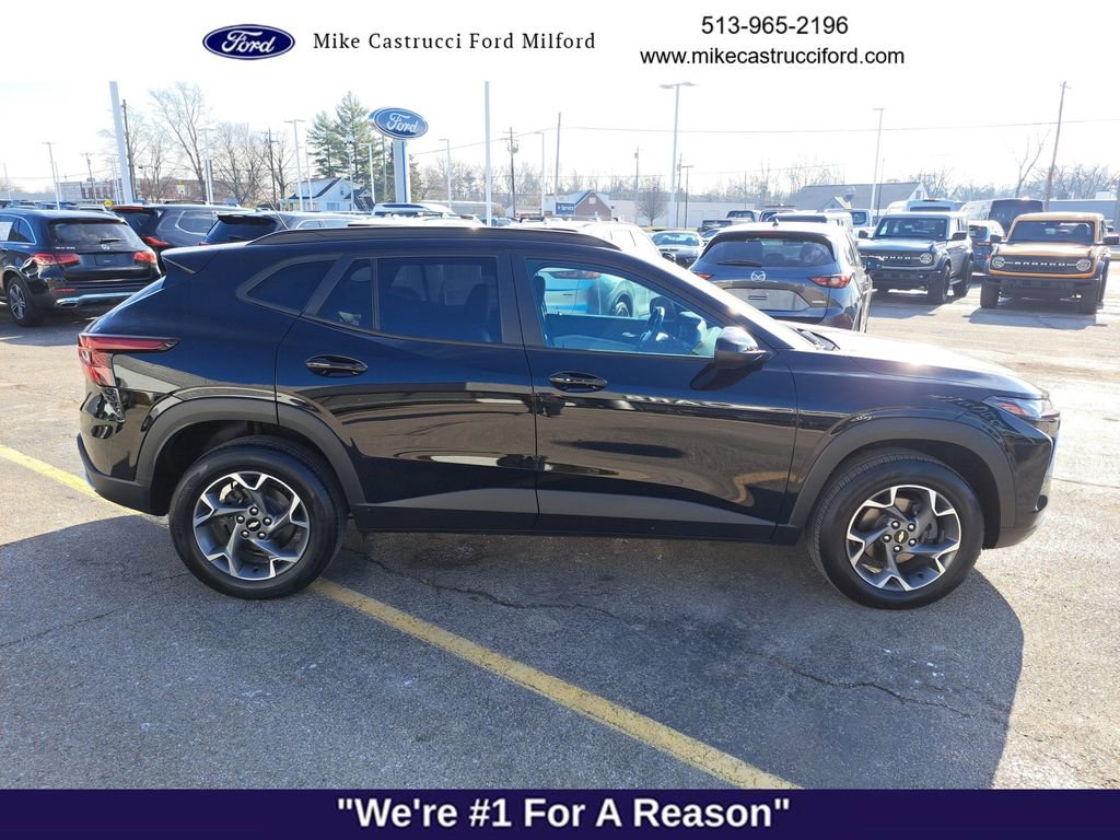 Used 2024 Chevrolet Trax LT w/ Driver Confidence Package image 6