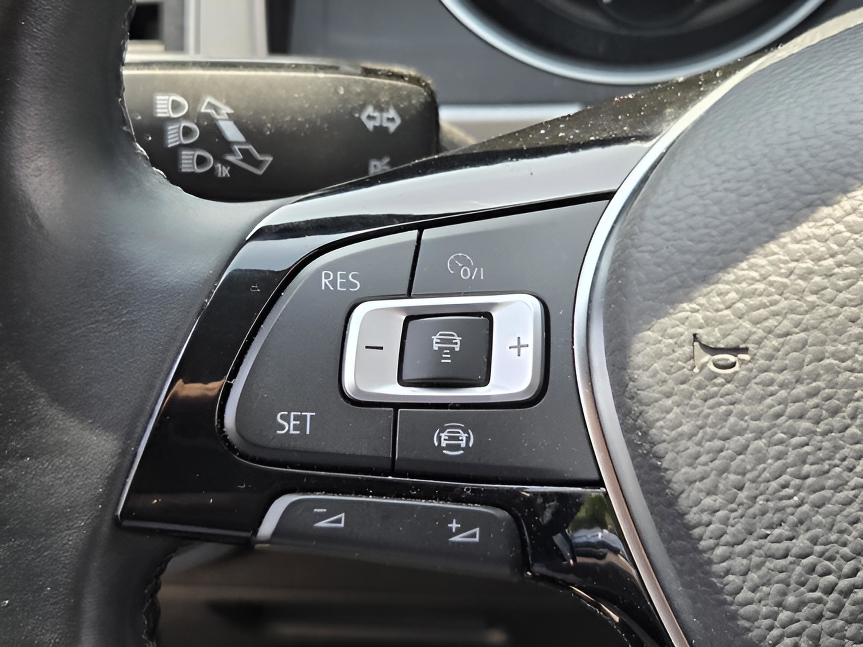 Used 2019 Volkswagen Atlas SE w/ Towing Package image 24