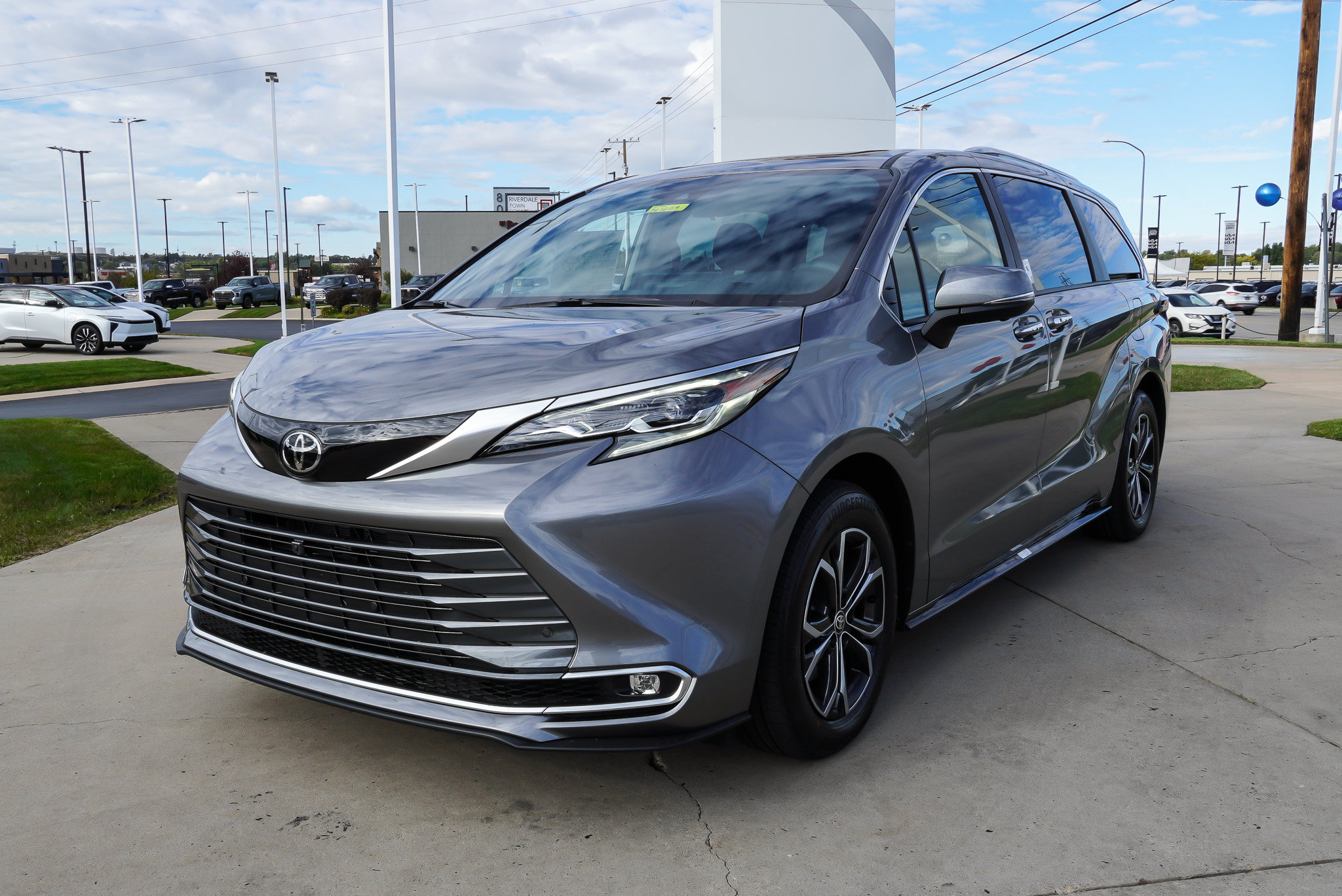 New 2026 Toyota Sienna Platinum AWD/4WD image 4