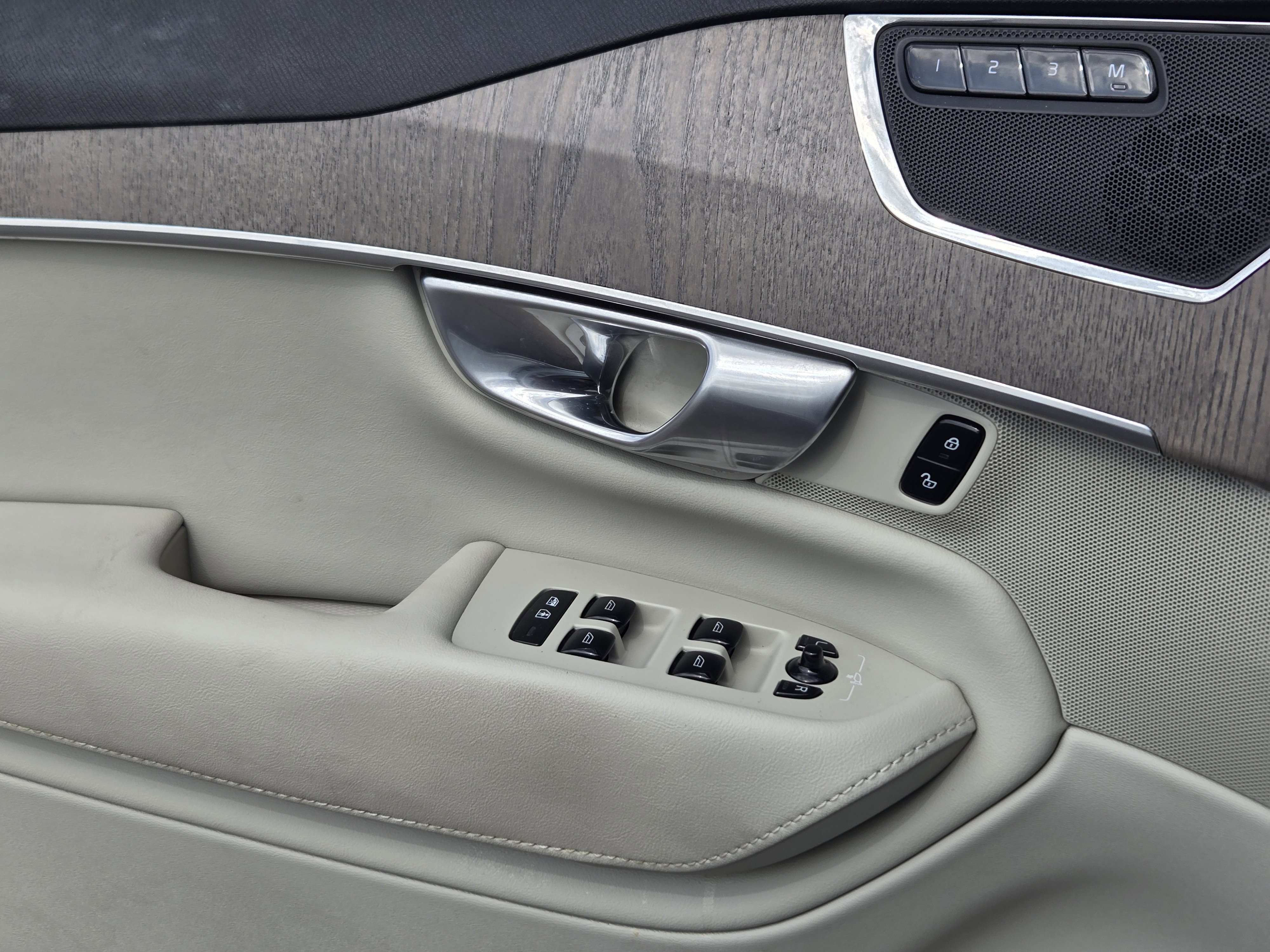 Used 2023 Volvo XC90 B6 Plus w/ Protection Package Premier image 29