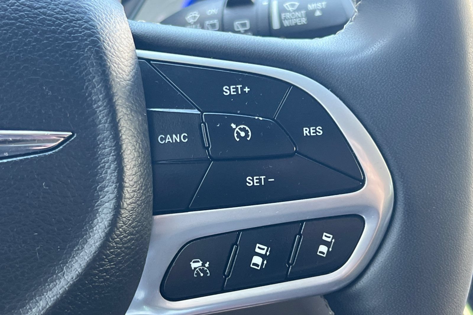 Used 2024 Chrysler Pacifica Touring-L FWD image 35