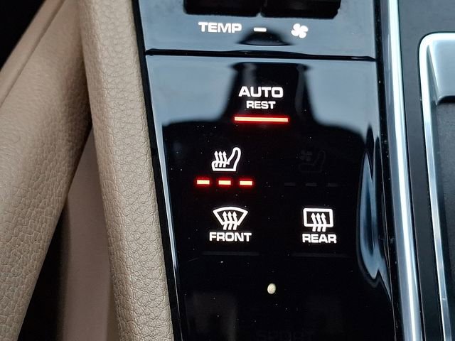 Certified 2023 Porsche Cayenne Platinum Edition image 29