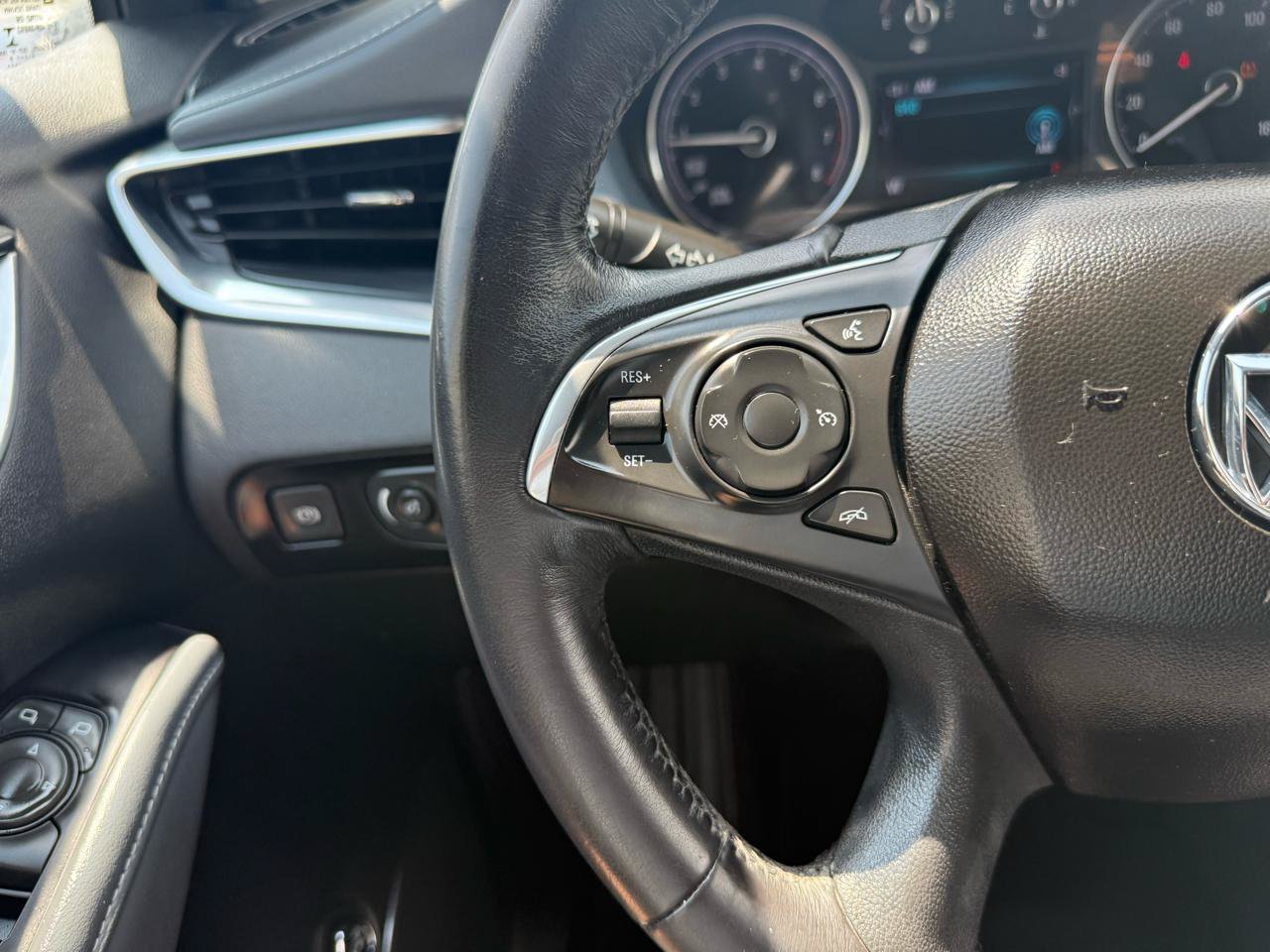 Used 2019 Buick Enclave Essence w/ LPO, Sport Appearance Package FWD image 18