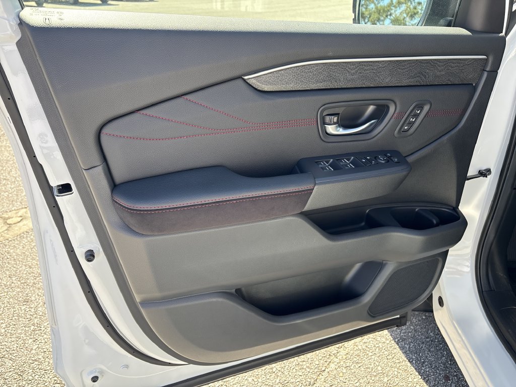 Used 2026 Honda Pilot Black Edition image 14