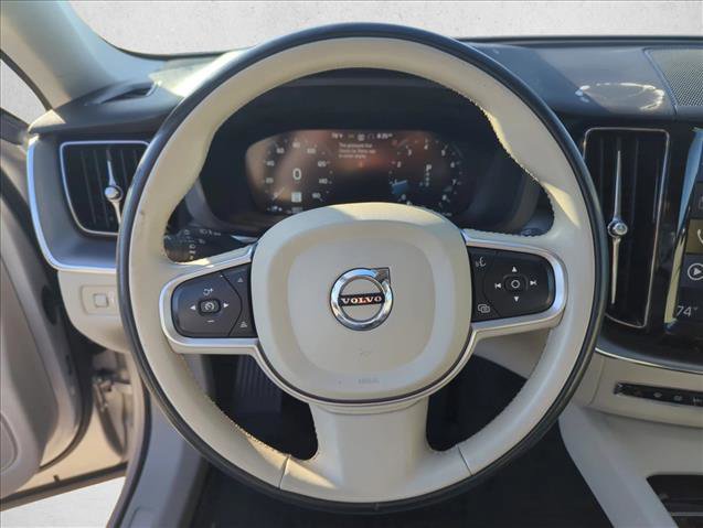 Used 2020 Volvo XC60 T6 Momentum w/ Protection Package Premier AWD/4WD image 13