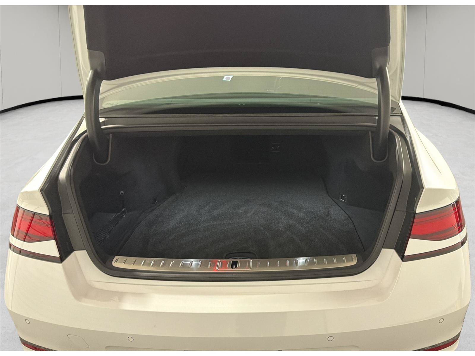 Used 2025 Genesis G90 3.5T AWD/4WD image 12