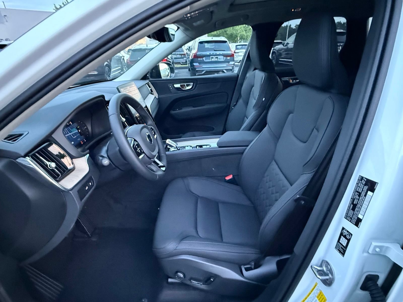 New 2026 Volvo XC60 T8 Plus w/ Climate Package PRO AWD/4WD image 14