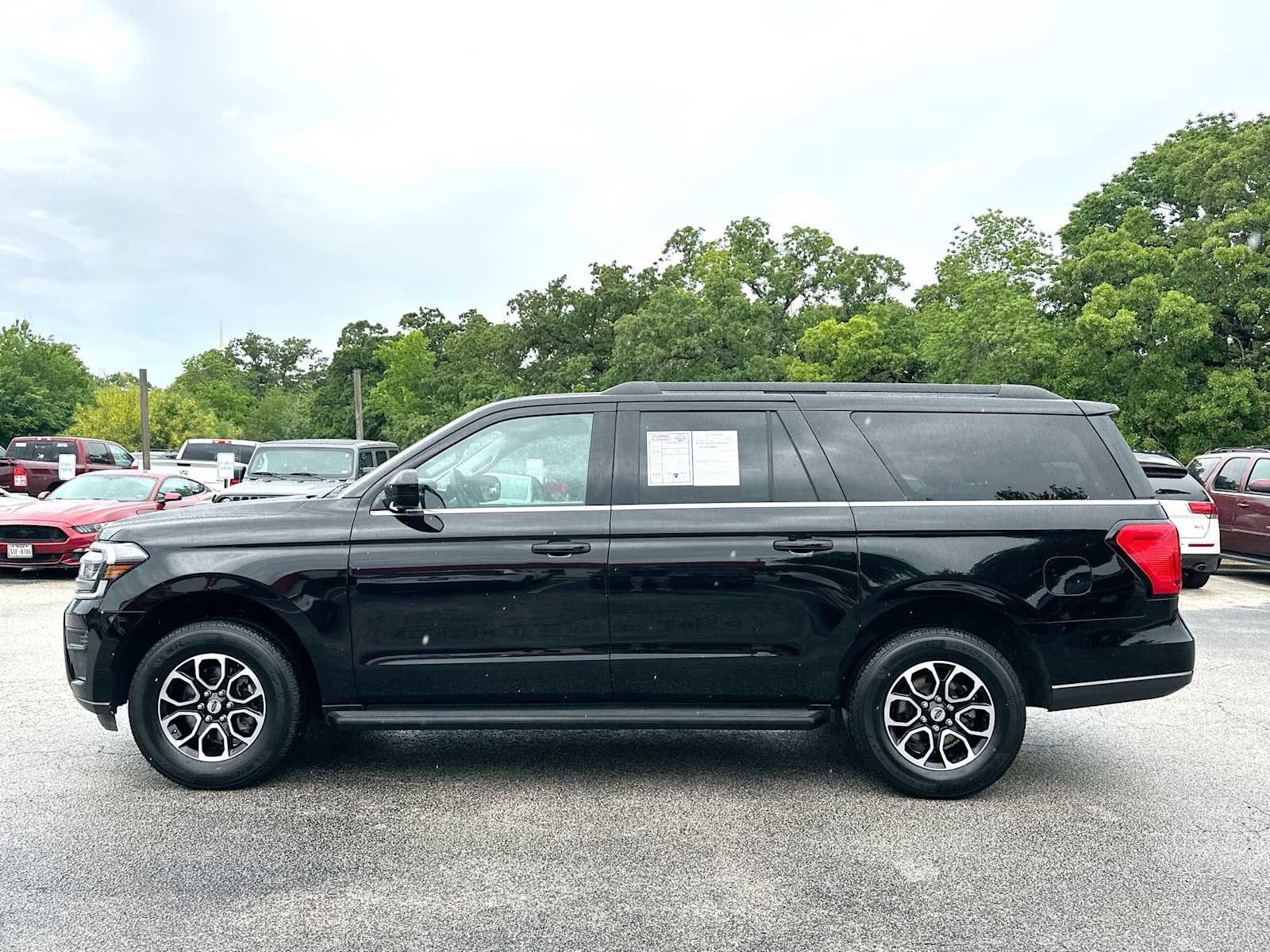 Used 2024 Ford Expedition Max XLT image 12